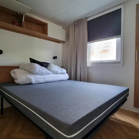 Agreable Mobil 748 *
